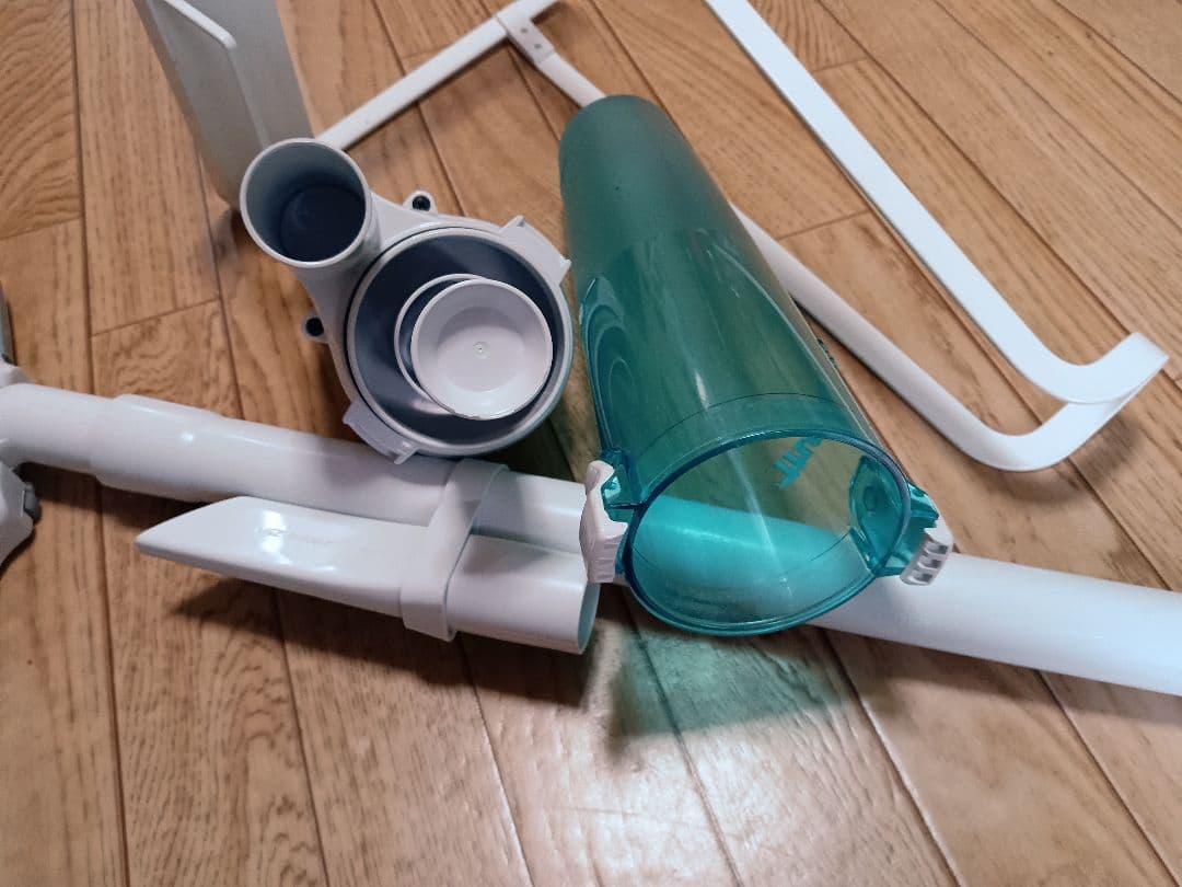 マキタ充電式クリーナCL141FD サイクロン、バッテリー、充電器、スタンド付