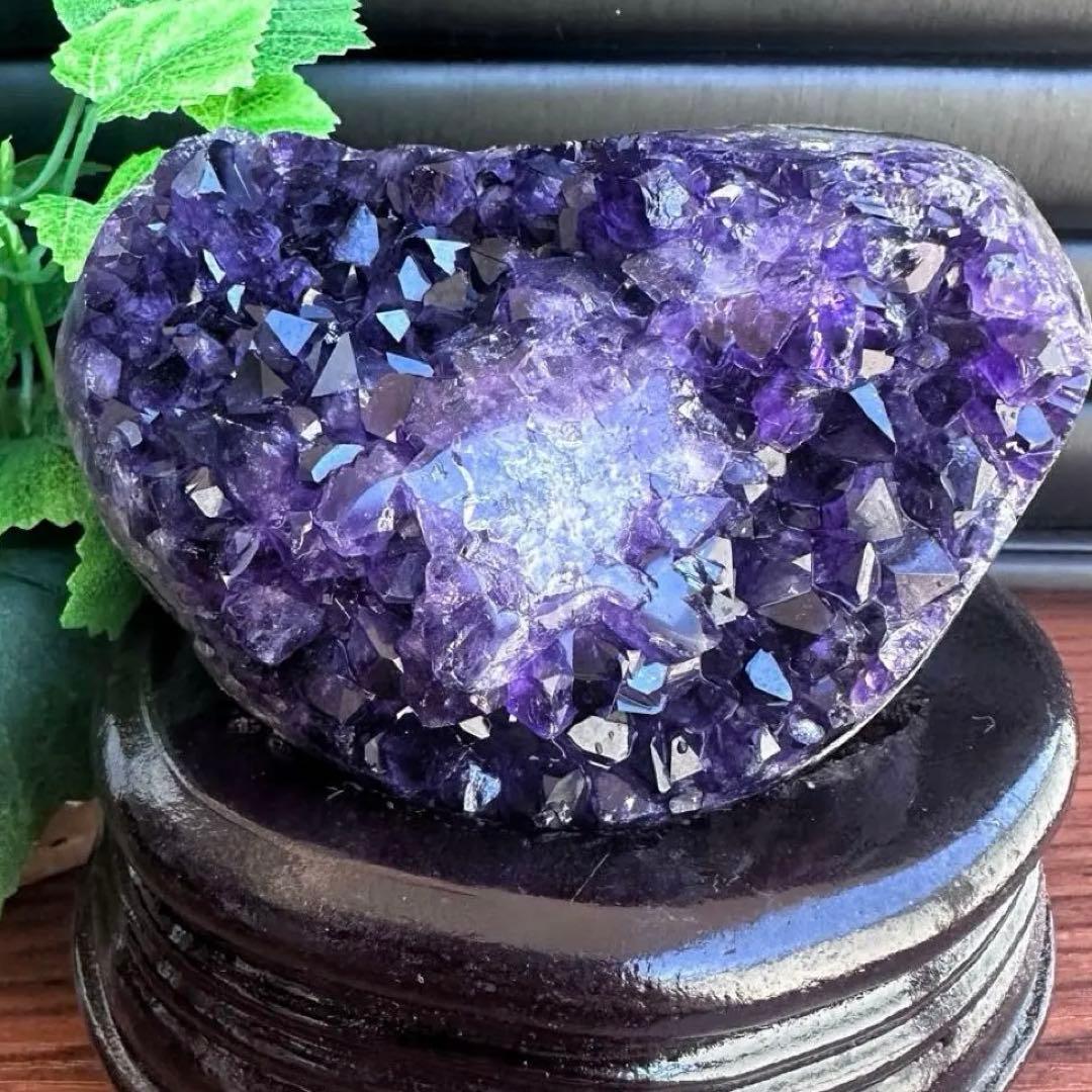 濃紫の煌めきウルグアイ産☆キラキラ☆アメジストクラスターパワーストーンA1136