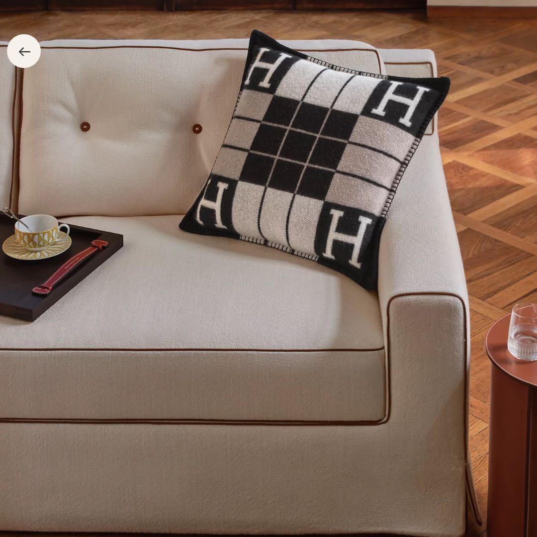 エルメス クッション アヴァロン ホーム 家具 黒 ブラック 白