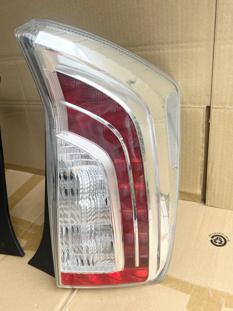 プリウス　30 後期　純正テールランプ 左右セット　美品
