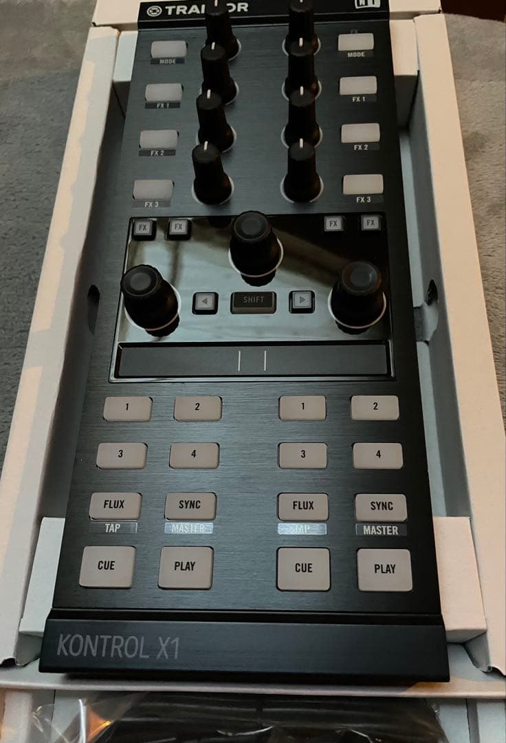 TRAKTOR KONTROL X1 MK2本体