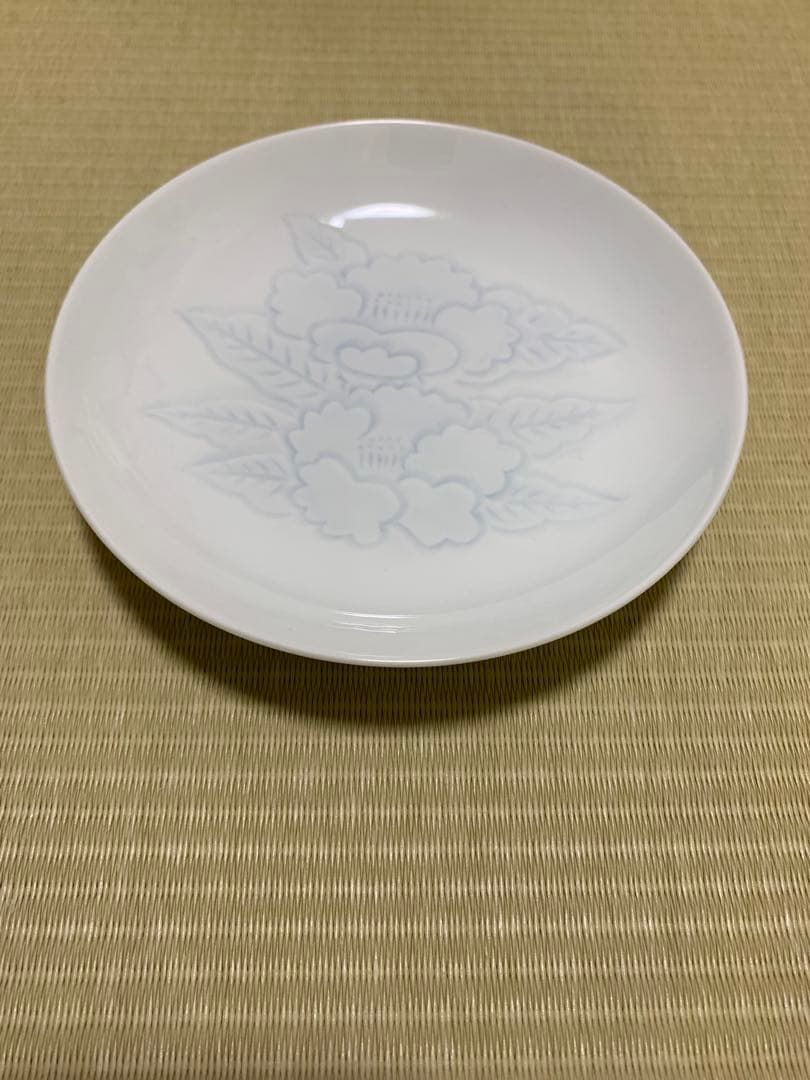 人間国宝・井上萬二　白滋染椿彫文　カップ＆ソーサー5点セット