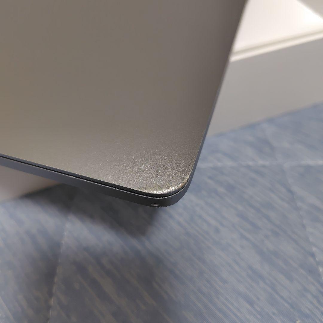 MacBookPro　13-inch　A1989