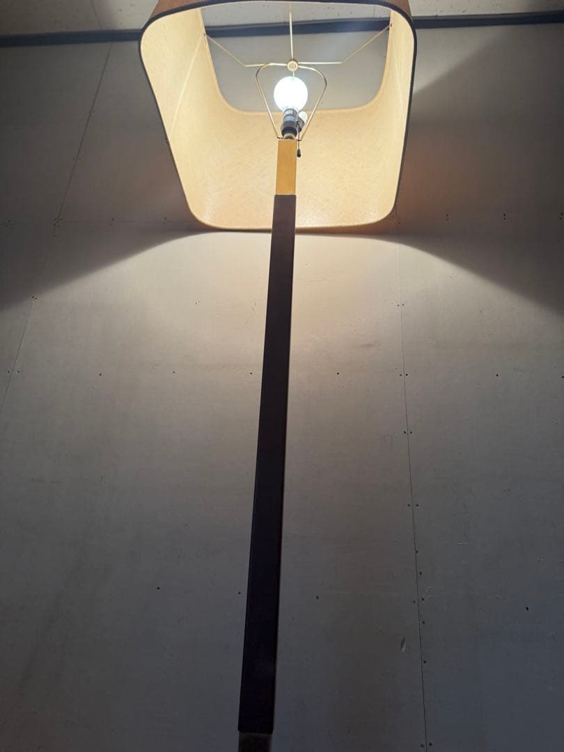 【引き取り可】 シンプルな布製シェードのフロアスタンド家財便