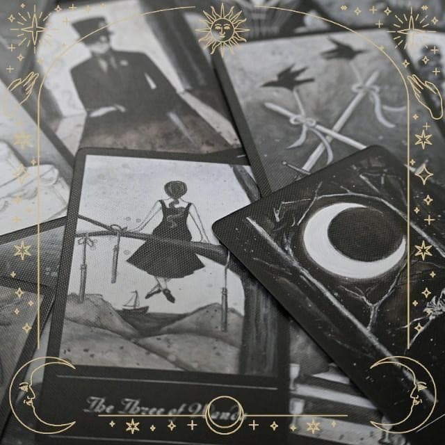 【セール特価品】正規品タロットカード✨白黒の世界の幻影デッキ モノクロ