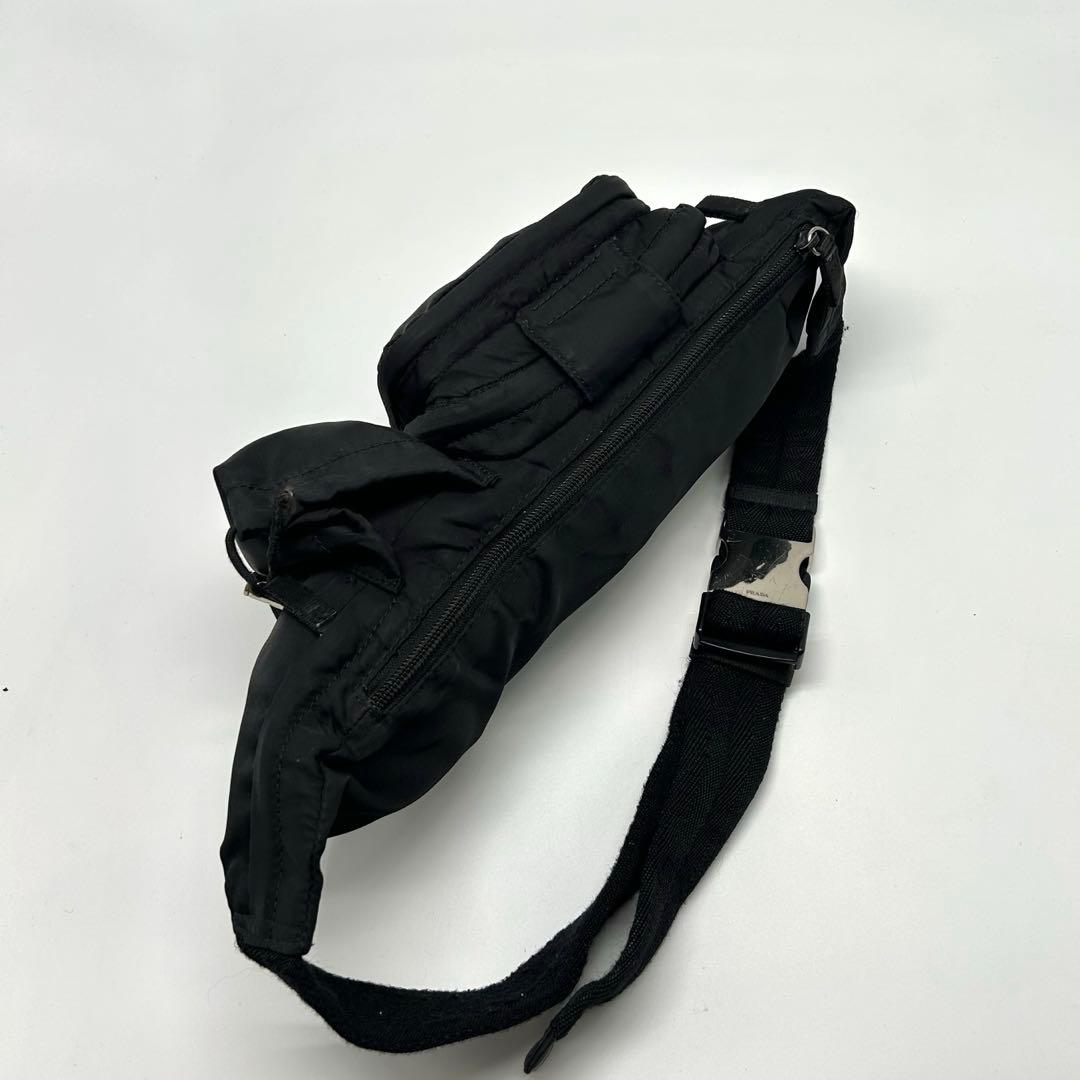 良品✨プラダ　ナイロン　ウエストポーチ　三角プレート　アクセサリー　2VL056