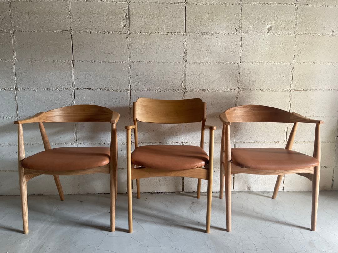 美品　MOMO NATURAL ダイニングチェア　本革　２点セット　オーク無垢