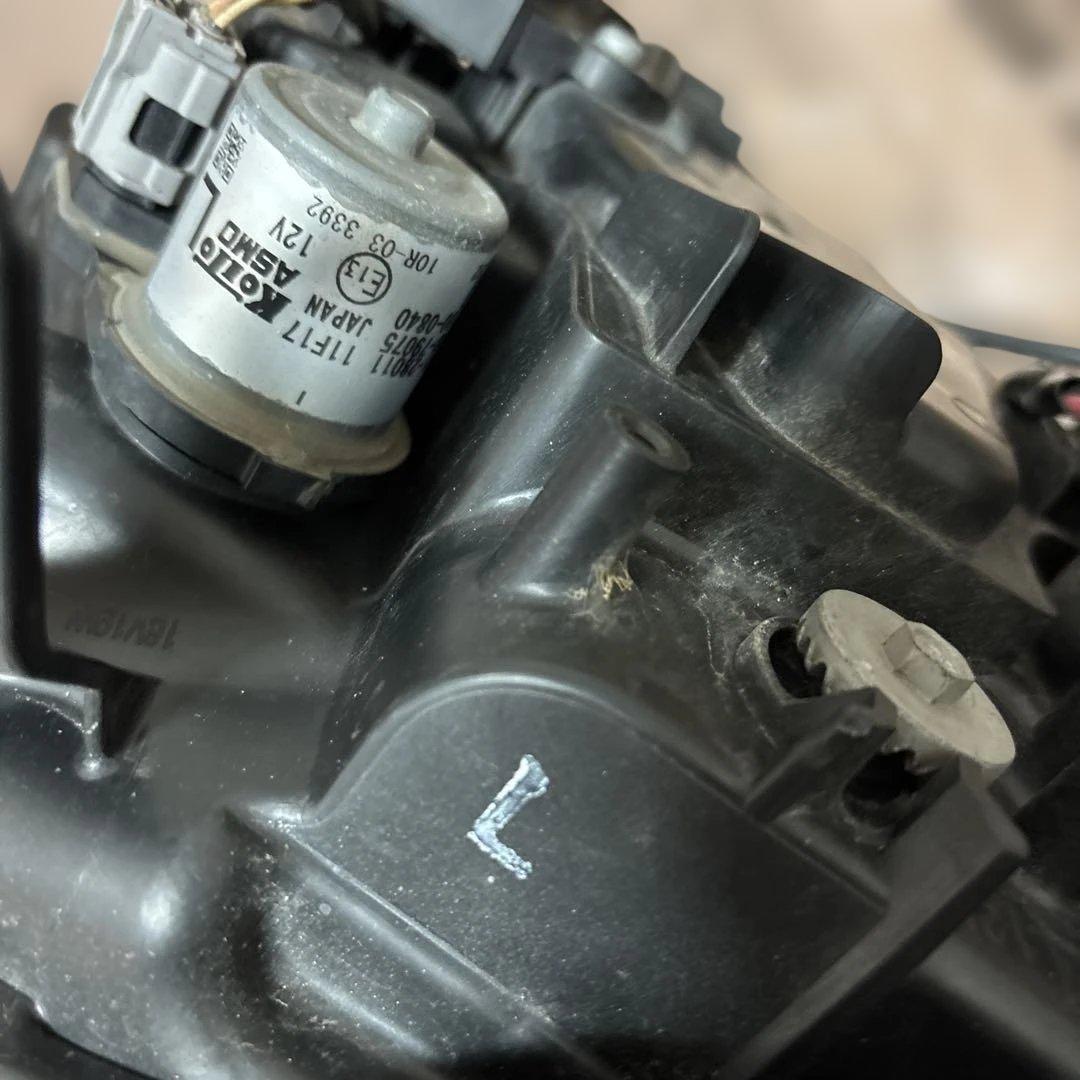 トヨタプラド左ヘッドライト