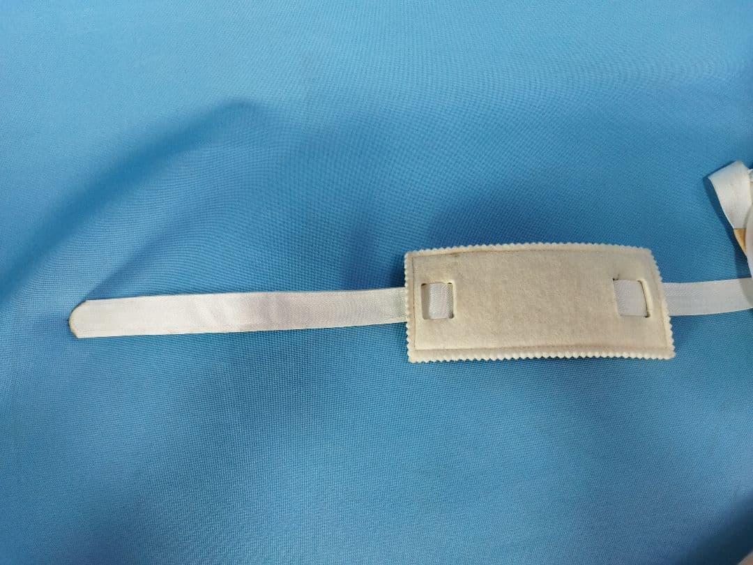 左手　義手　装備　腕　手　コルセット　サポーター　ギブス　コスプレ