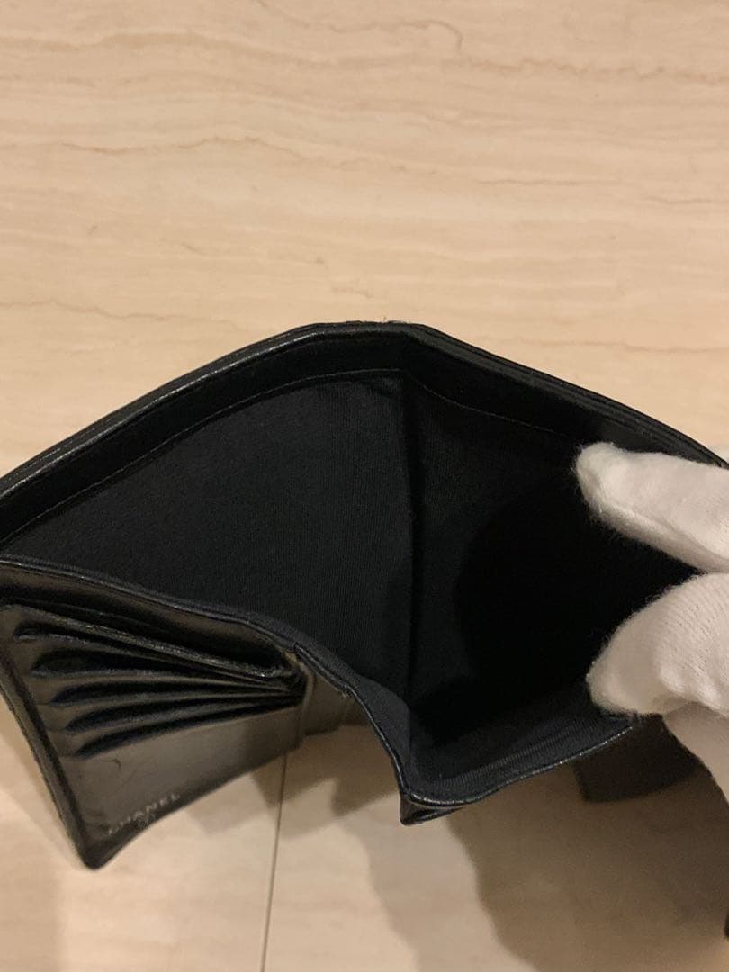 シャネルCHANEL黒色　長財布　Vステッチ　新品のショルダー付