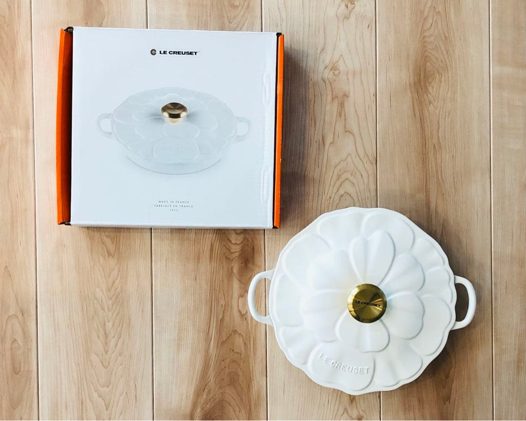 ル・クルーゼ　シグニチャー ビュッフェ・キャセロール 26cm ペタルレリーフ