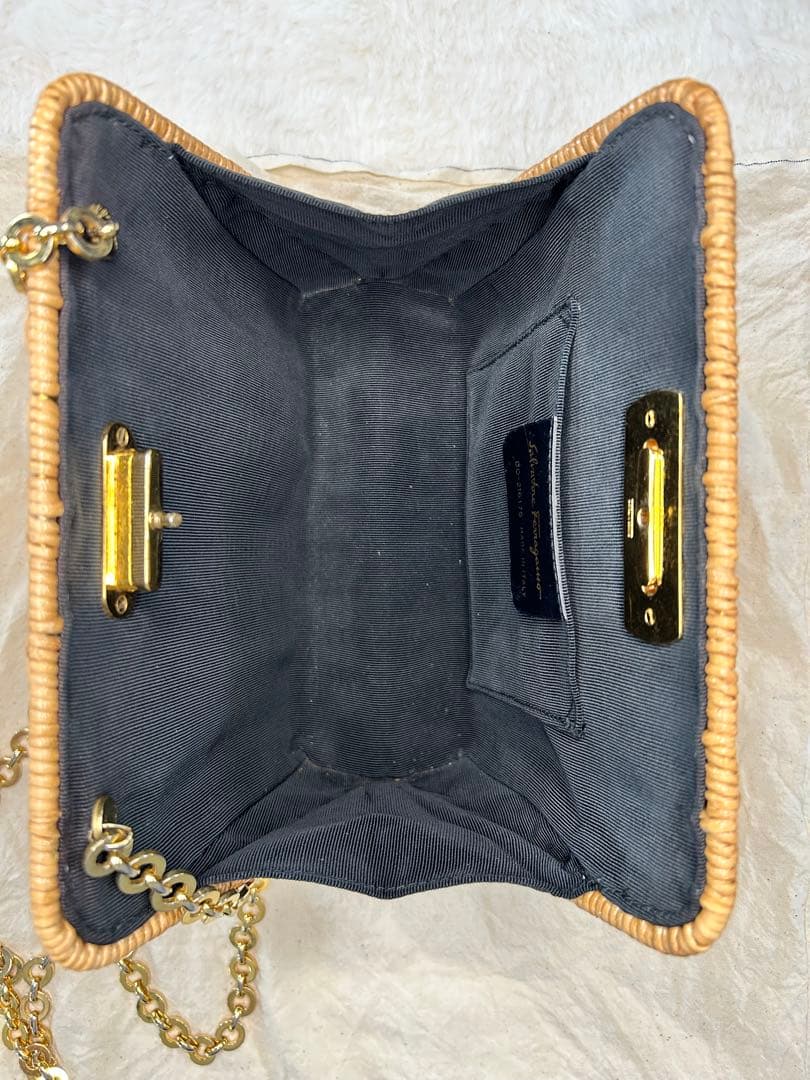 ☆美品　フェラガモ　チェーンかごショルダーバッグ☆夏