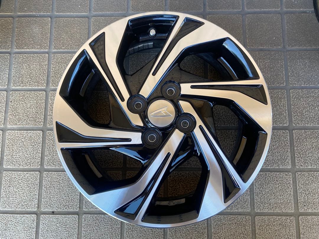 ダイハツタントカスタム　純正ホイール15インチ4本セット