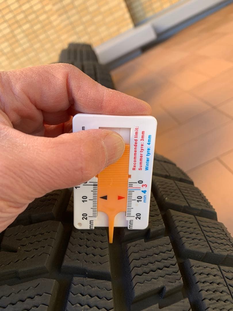 215/60R16スタッドレスWINTERMAX