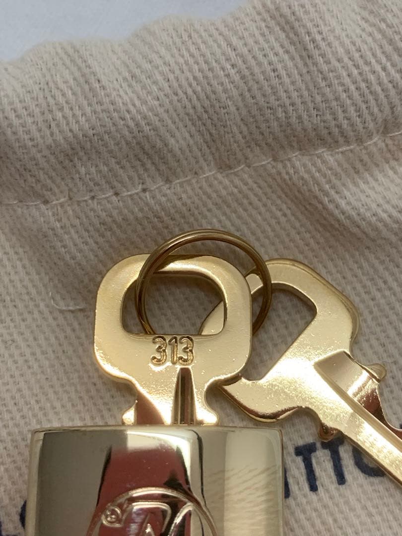Louis Vuitton ゴールドチャーム 鍵付き