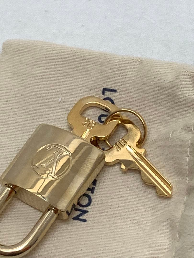 Louis Vuitton ゴールドチャーム 鍵付き