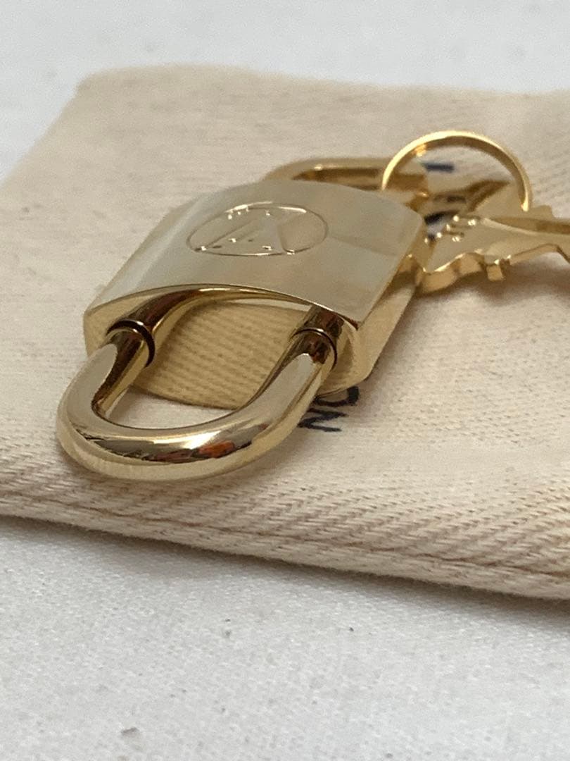 Louis Vuitton ゴールドチャーム 鍵付き