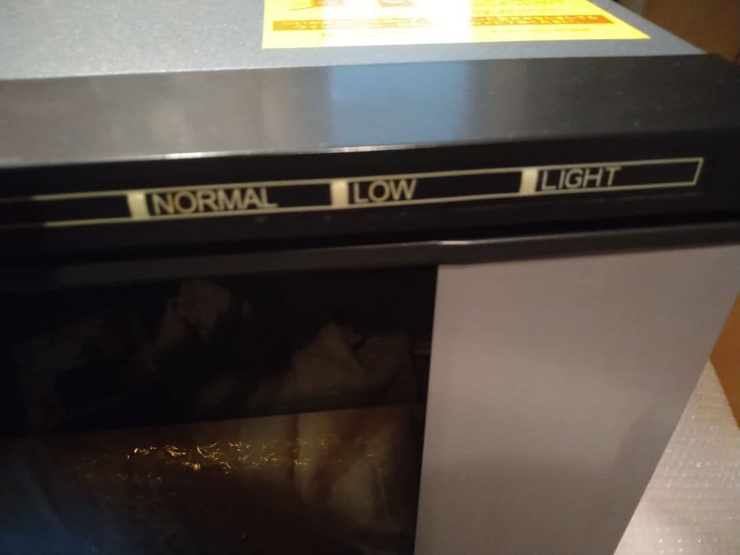 週末迄セール新品同様ファンビーノワインセラー 4段木製棚付き12本〜15本収納