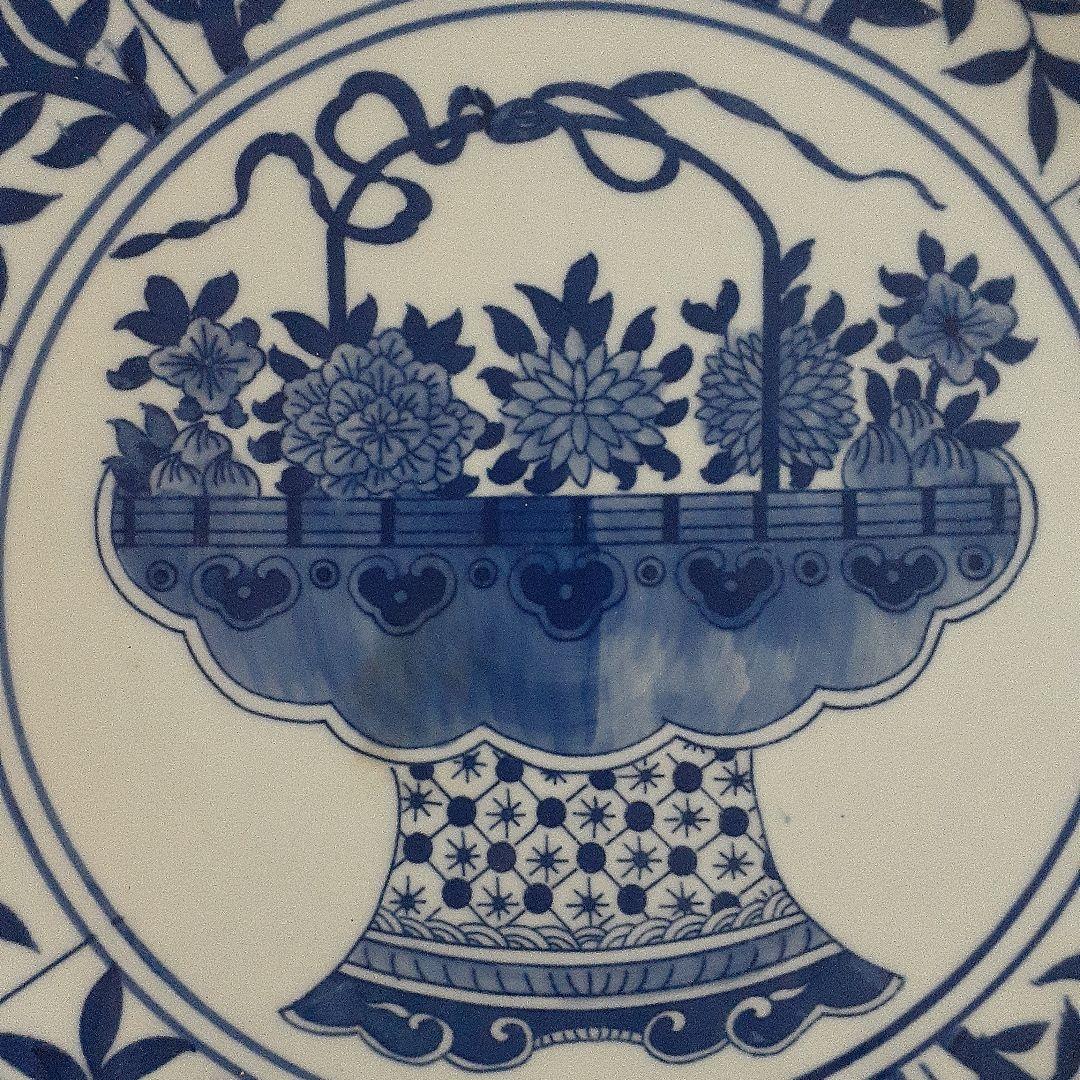 大明万暦年製染め付け花籠図大皿