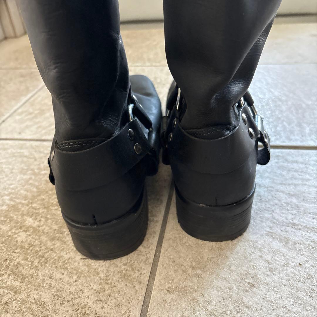 黒 エンジニアブーツ バックル付き