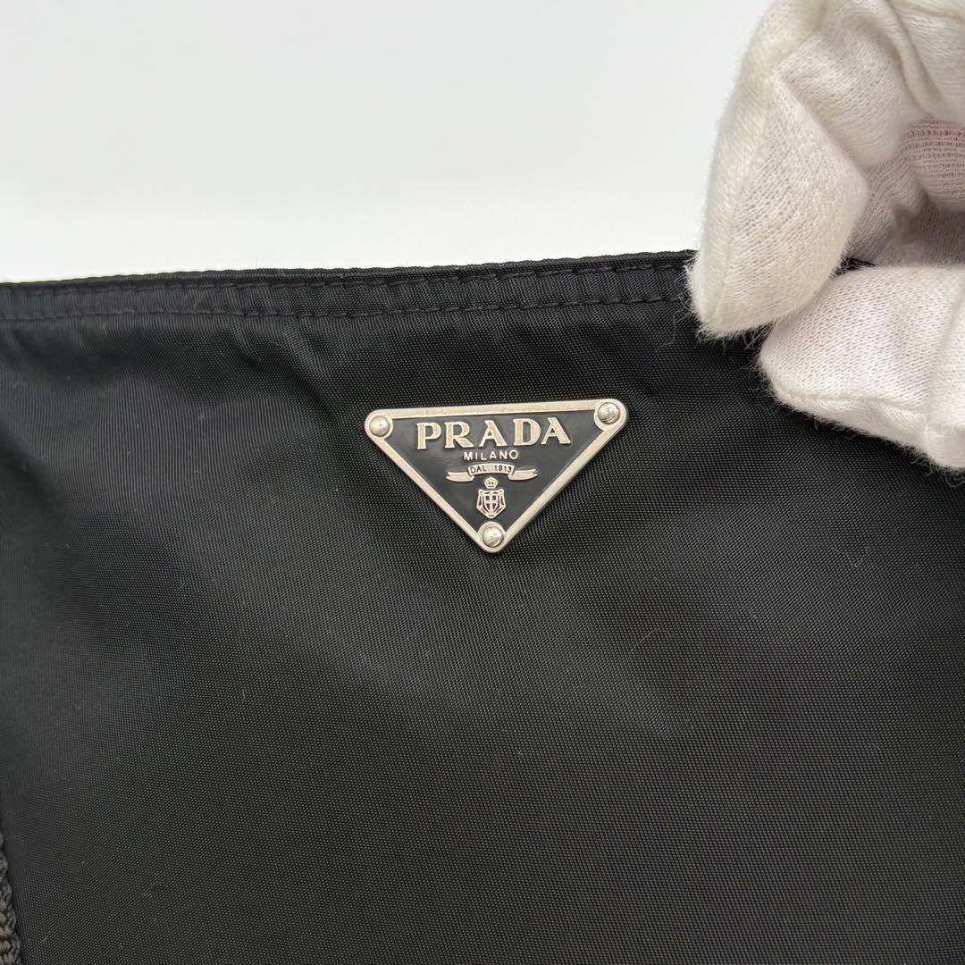 プラダ　ショルダーバッグ　ブラック　サコッシュ　ナイロン　三角ロゴ