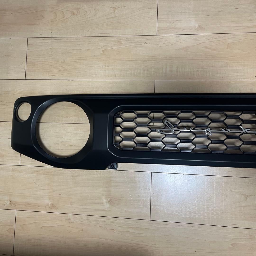 ジムニー JB64W JB74Wフロントグリルマットブラック　メッキエンブレム