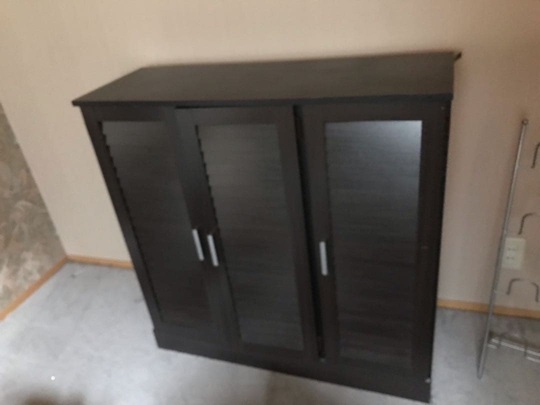 収納家具と大塚のダイニングテーブル