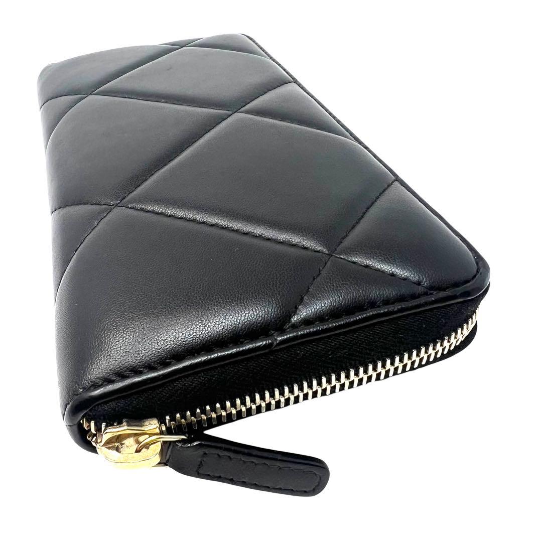 queenCHANEL シャネル 19 ディズヌフ ラウンドジップ長財布