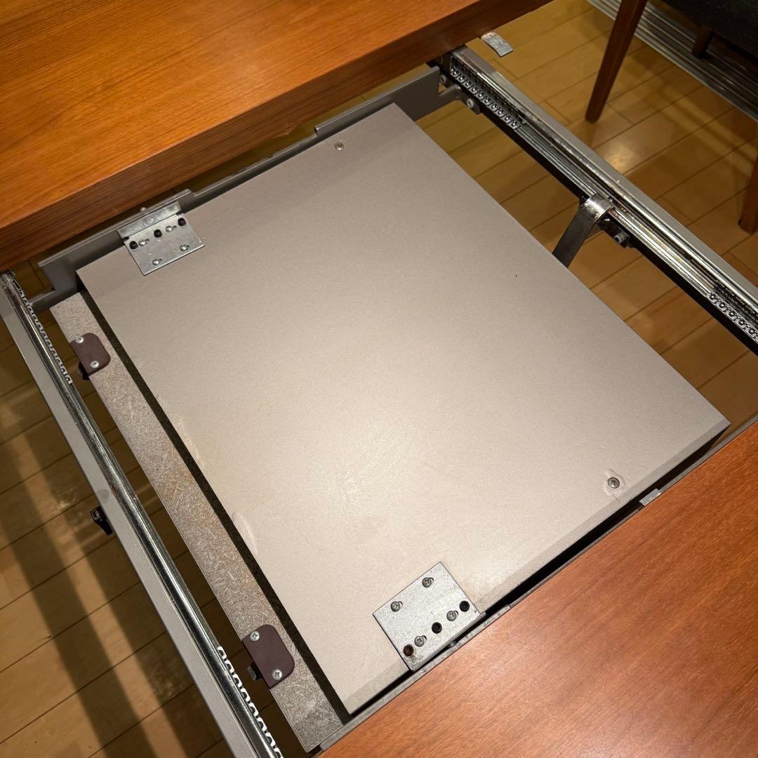 BoConcept(ボーコンセプト)ダイニングテーブル