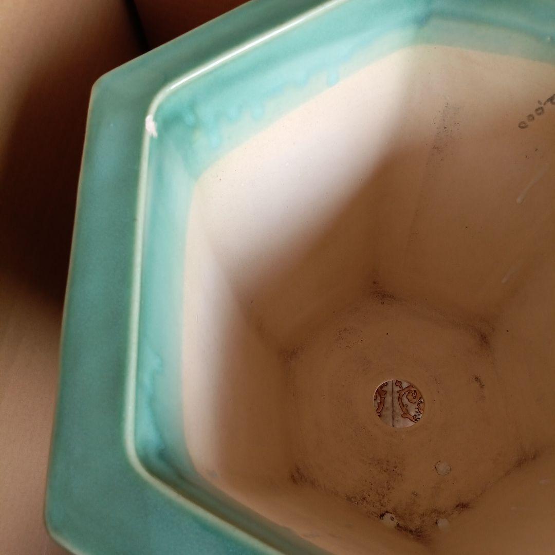 信楽焼　植木鉢　六角足付き抜き絵