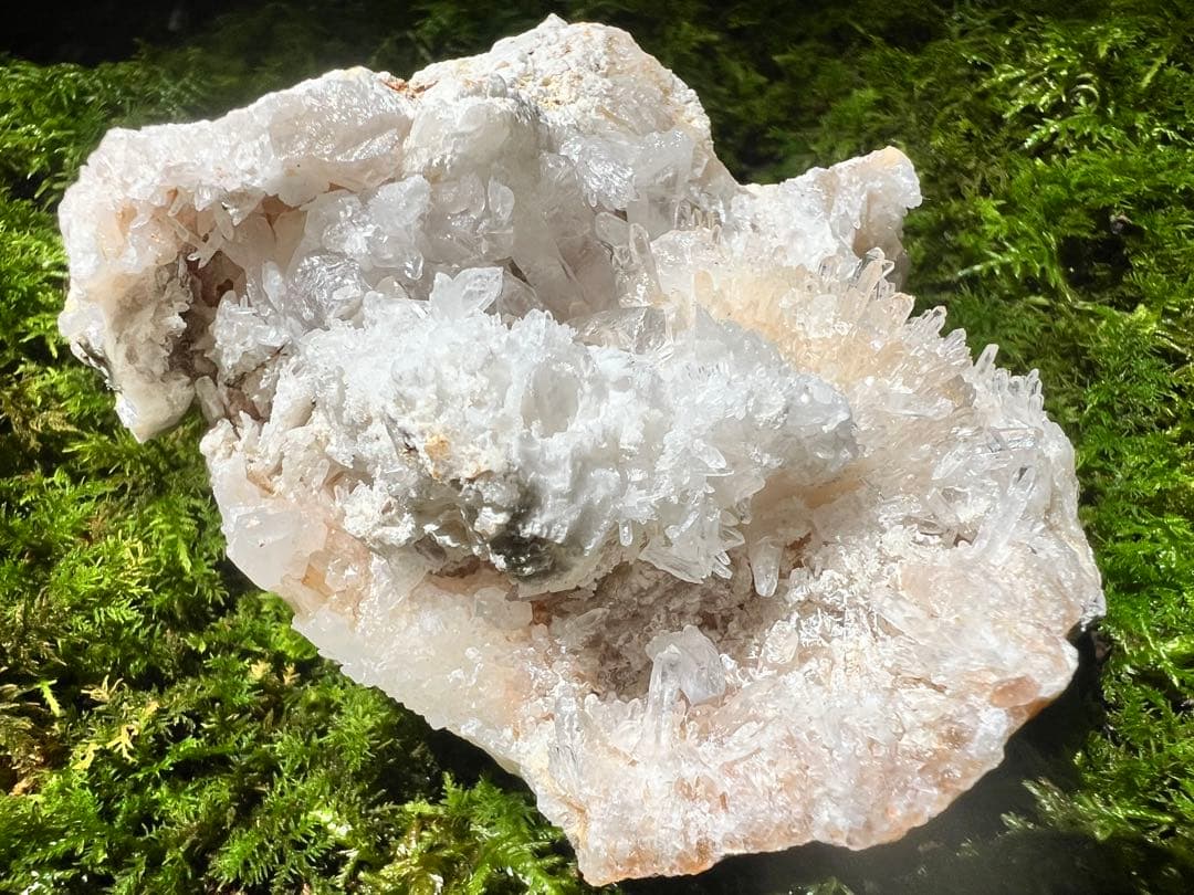 龍脈の精髄 水晶 魂を導く結晶の花 売上一部保護猫活動に使用