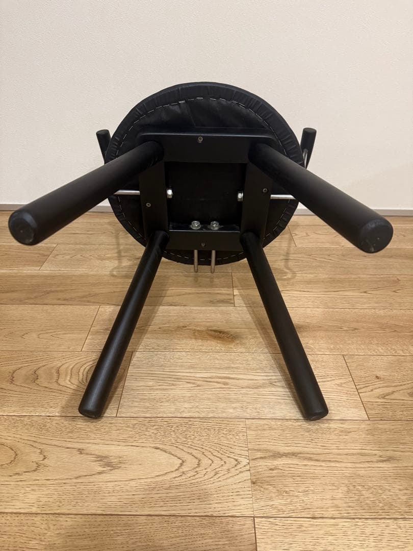 残り1脚　TECHNA アームチェア