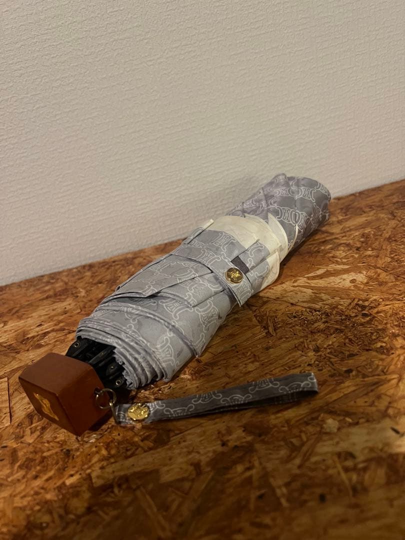 CELINEグレー折りたたみ傘　日傘