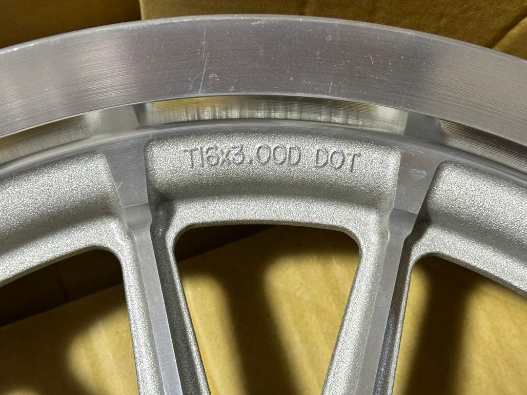 スポーツスター　リアホイールT16×3.00