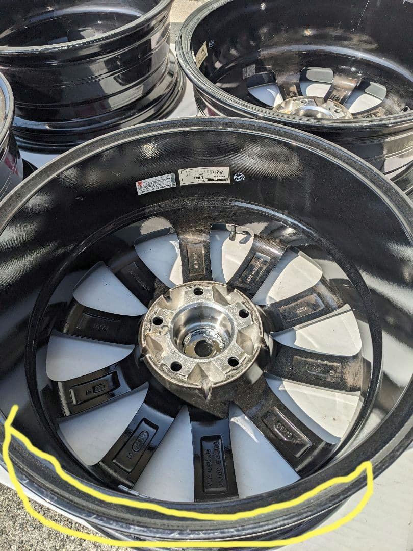 ブリジストン　バルミナ　１７インチ アルミホイール　アルファードなどに