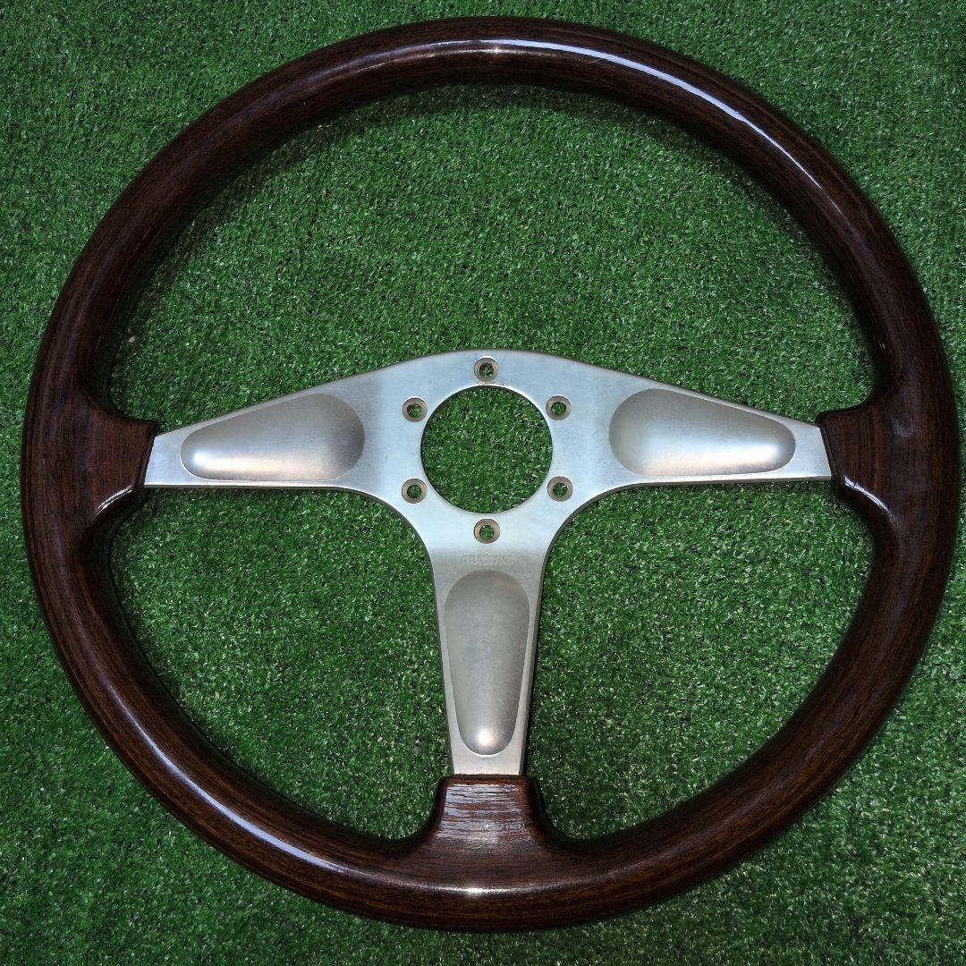 時代物、使用無し、 超美品です。MOMO- ウッドステアリング37㌢