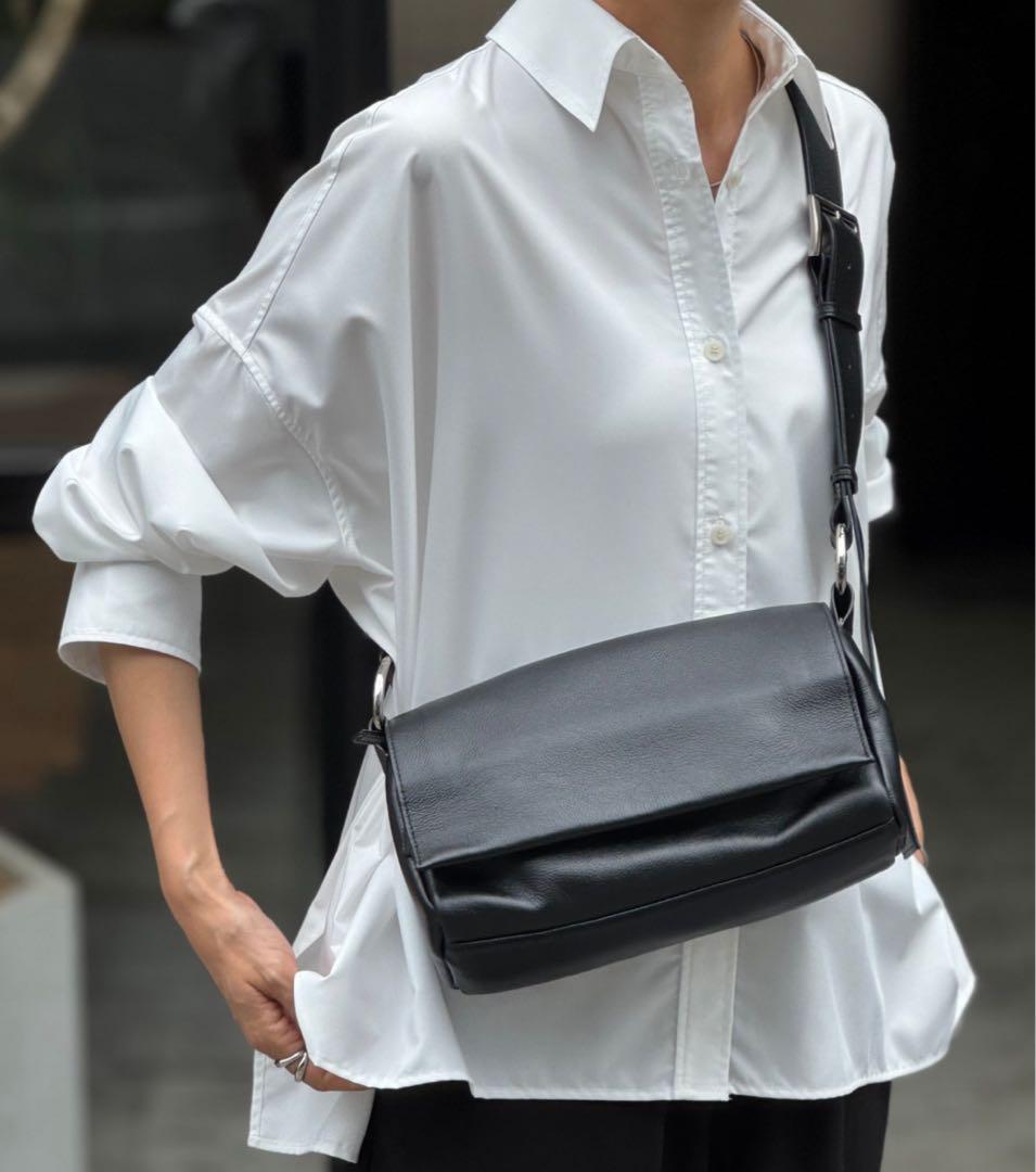 BEARDSLEY ビアズリー レザーボディバッグ