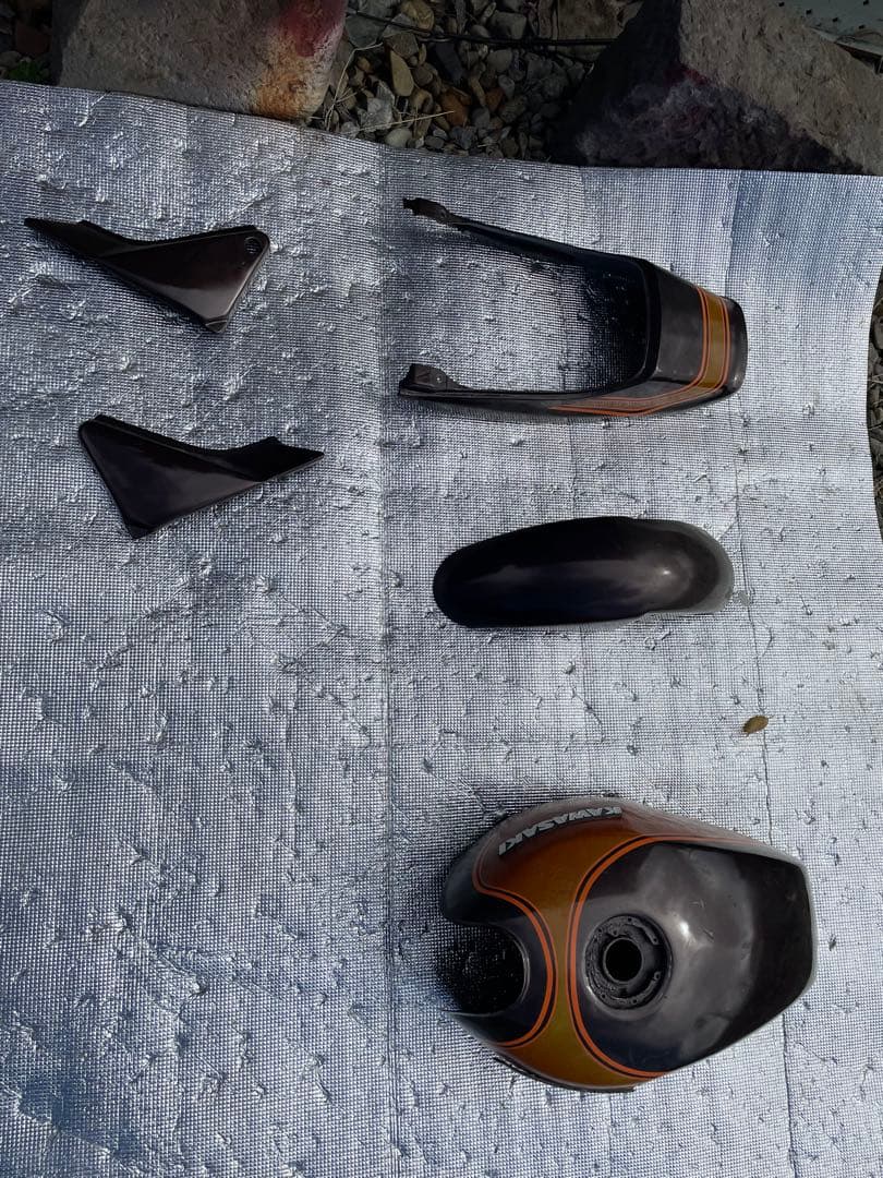 1*8様 ゼファーχ外装セットタンク、サイドカバー左右、フェンダー、テールカウル