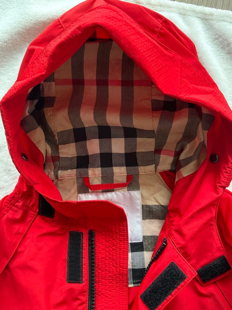 BURBERRYバーバリー　フード付きジャケット レッド8y 135cm