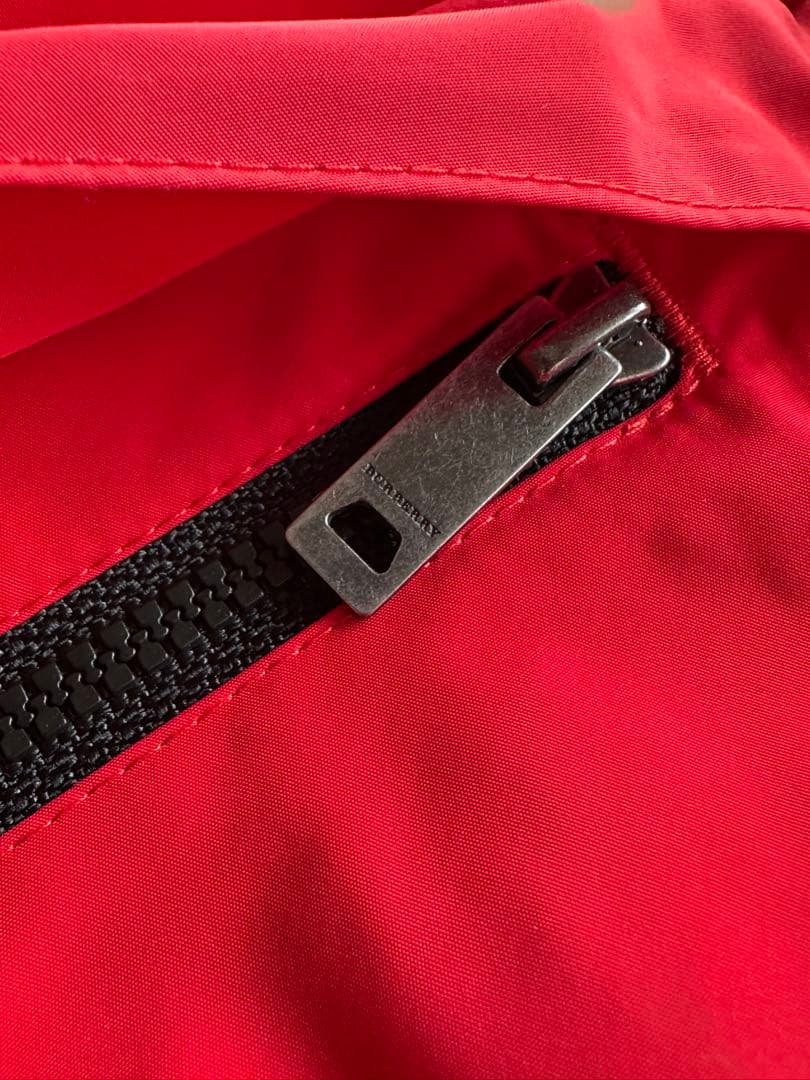 BURBERRYバーバリー　フード付きジャケット レッド8y 135cm