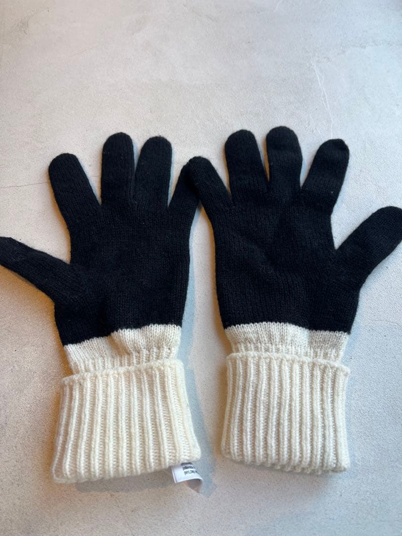 【極美品】BURBERRY 黒とクリーム色のカシミヤ冬用手袋