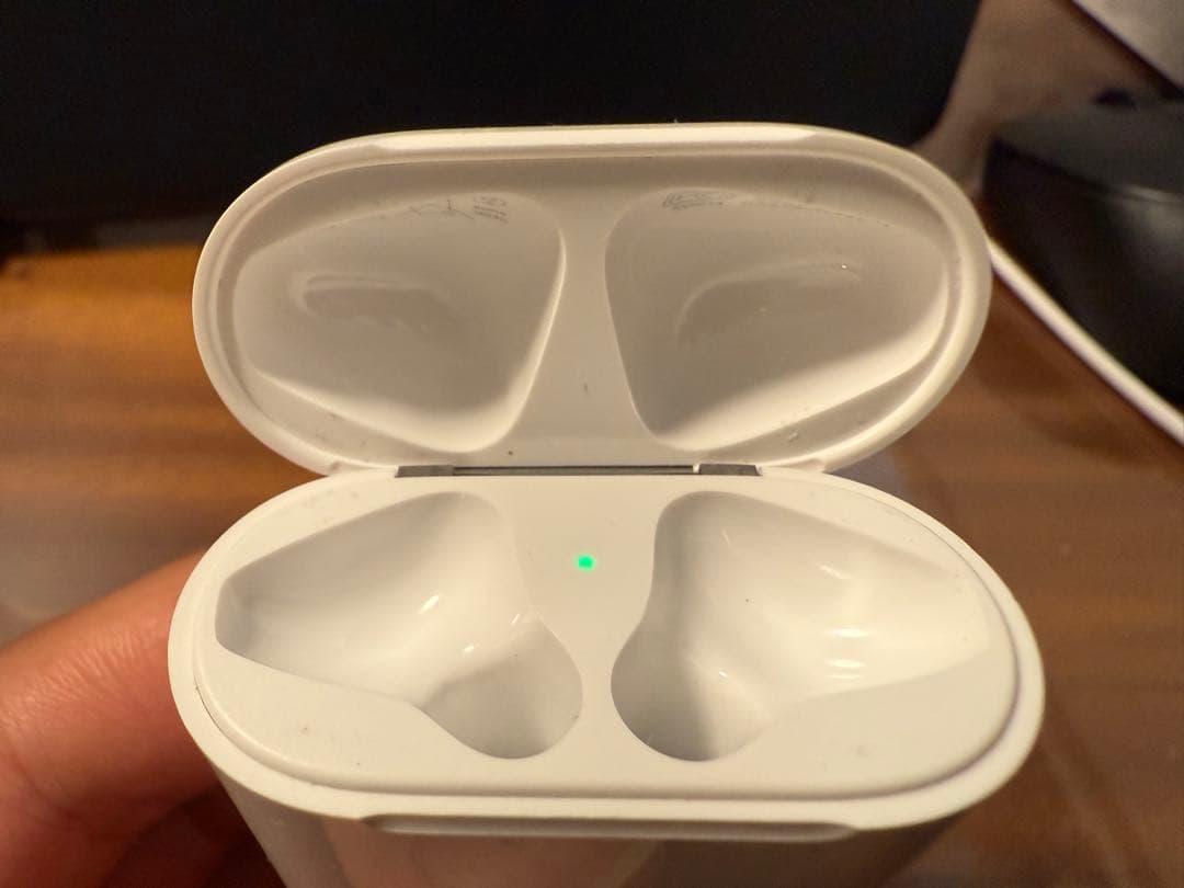 シュウ AirPods 第二世代 エアーポッズ アップル純正