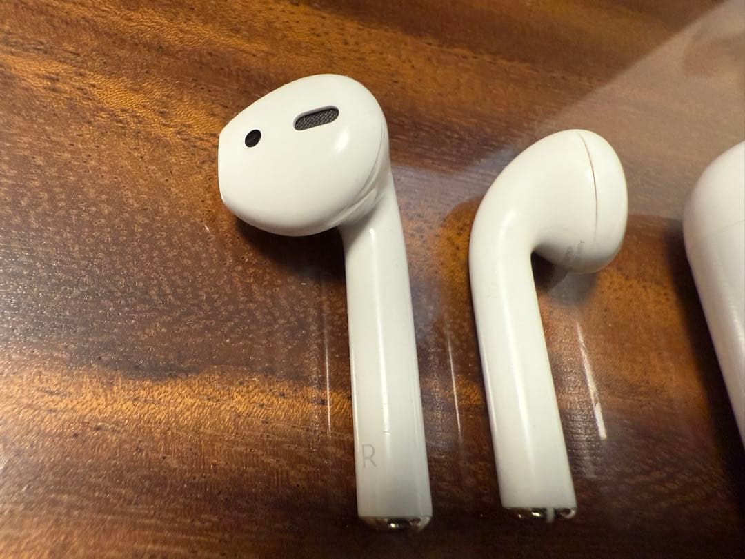 シュウ AirPods 第二世代 エアーポッズ アップル純正