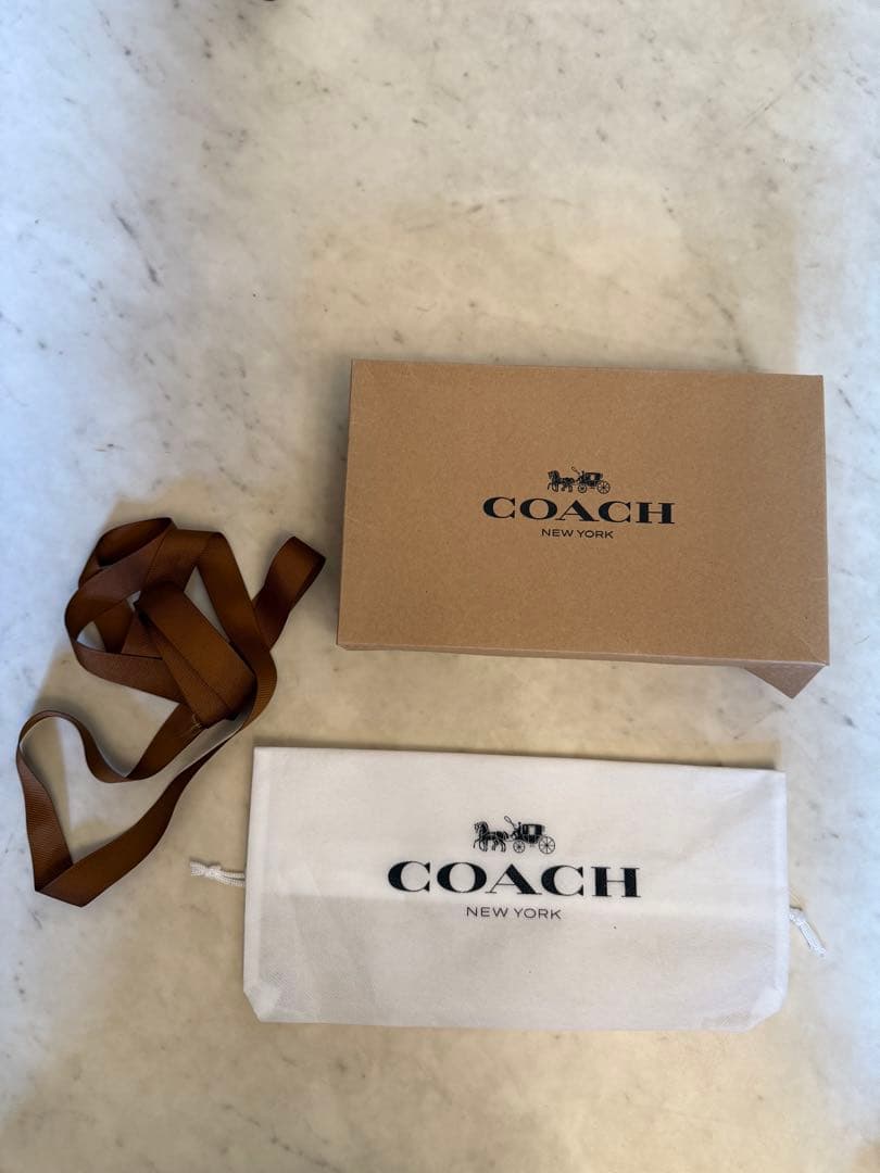 コーチ　COACH お財布ケータイ　斜め掛け　ピンクベージュ