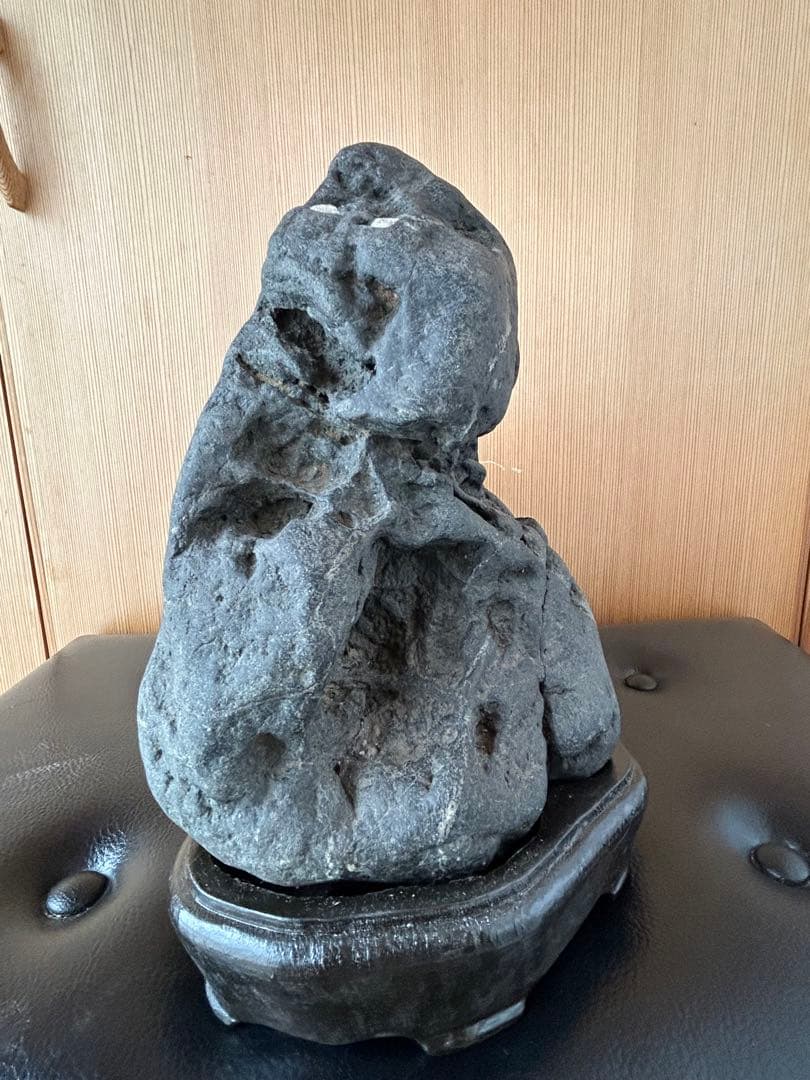 新潟県南魚沼市　水無川産　八海石　うぶ石　今後なかなか出て来ない一石です！