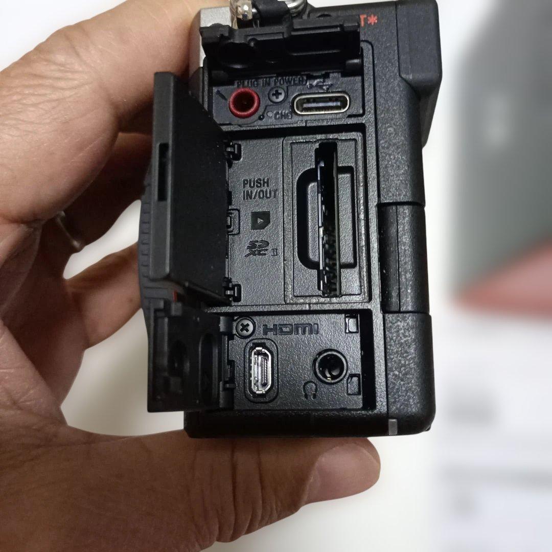 【超美品】SONY α7CII ミラーレスデジタル一眼「ILCE-7CM2」