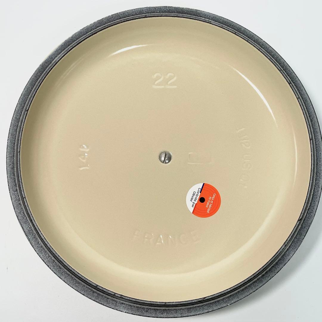 【未使用】　ル・クルーゼ キャセロール 22cm デューンアーモンド