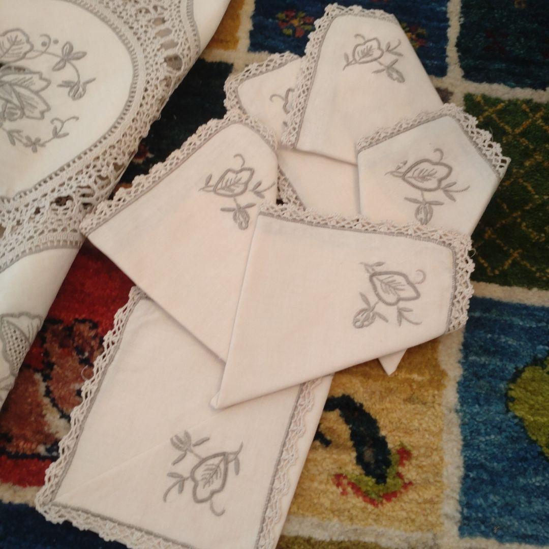 横浜元町　近沢レース店花柄刺繍テーブルクロスとナプキンセット