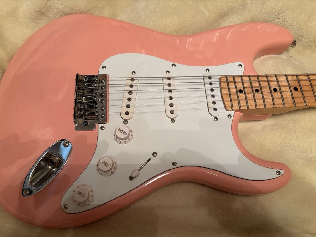 【激鳴り】フェルナンデス　ストラトキャスター　激レアカラーのシェルピンク風