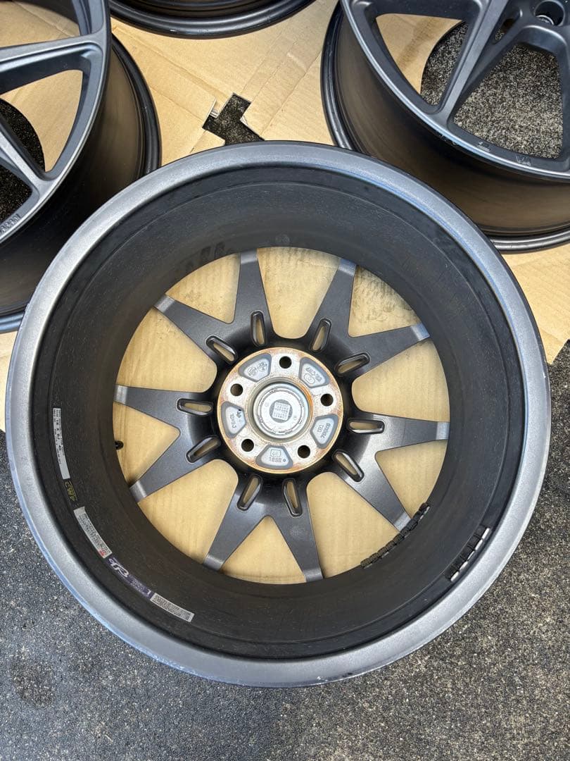 「にゃんた」 RAYS VERSUS VV21S 18インチ ベルサス